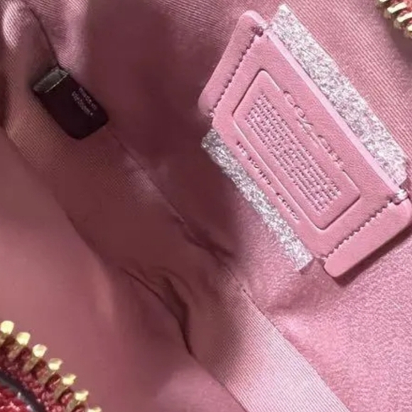 COACH HEART CROSSBODY PURSE IN COLORBLOCK PINK❗️BEST SELLER❗️ - Picture 7 of 8